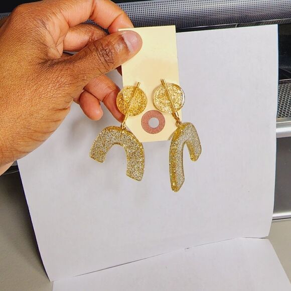 Statement Earring  - Picture 5 of 6